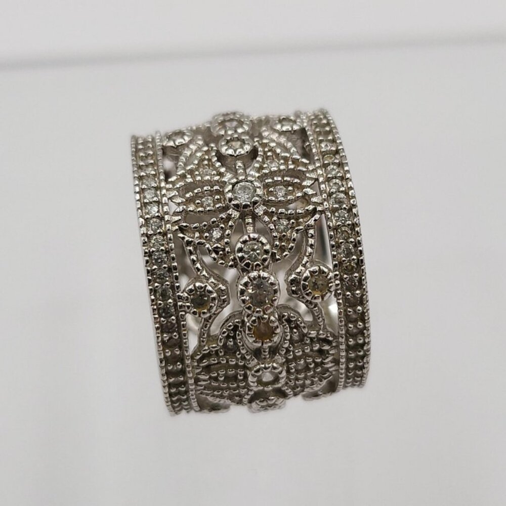 925 pattern band ring with clear stones